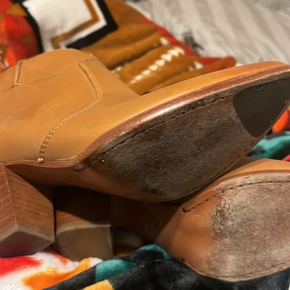 Frye size 7 - Picture 3 of 10